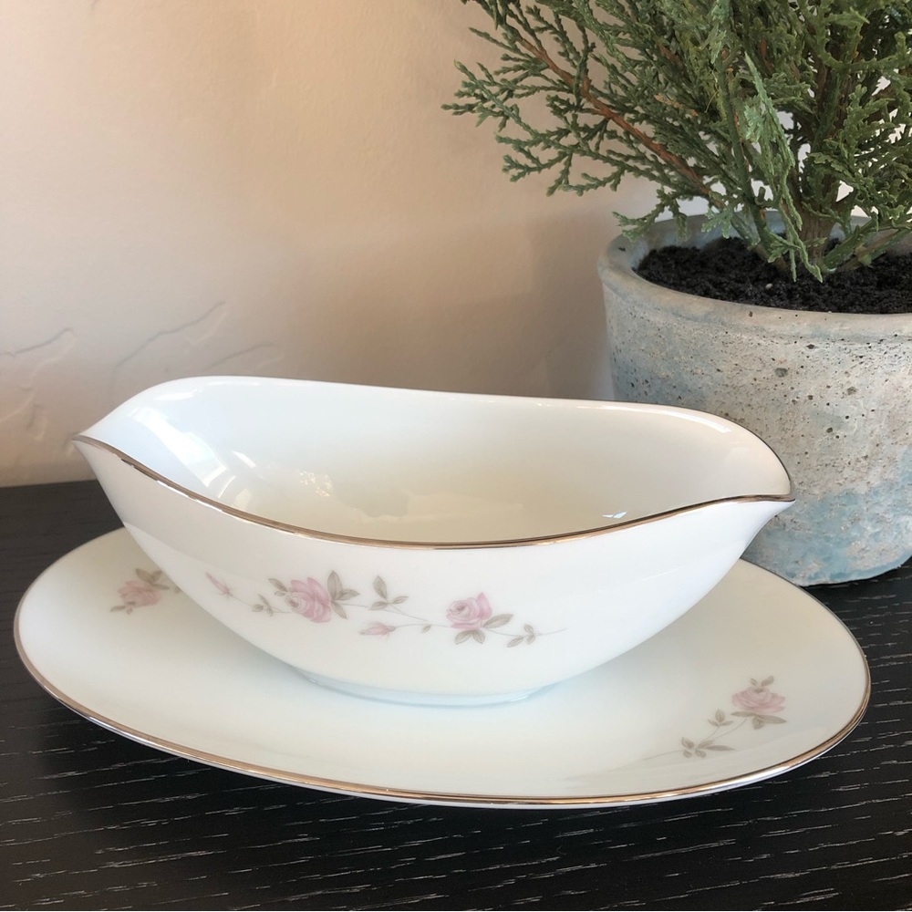Noritake 'Bellemead' Gravy Boat With Attached Underplate